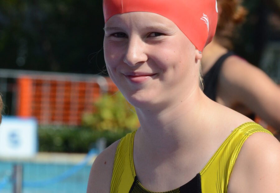 Pauline Simon behauptet sich im NRW Nachwuchscup beim Triathlon in Vreden