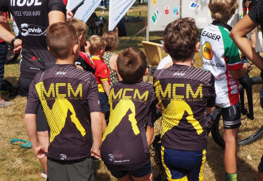 MCM Mountainbikerin Pauline Kugel übernimmt  beim MTB Rennen in Remscheid das Führungstrikot – MCM MTB Kids on Tour!