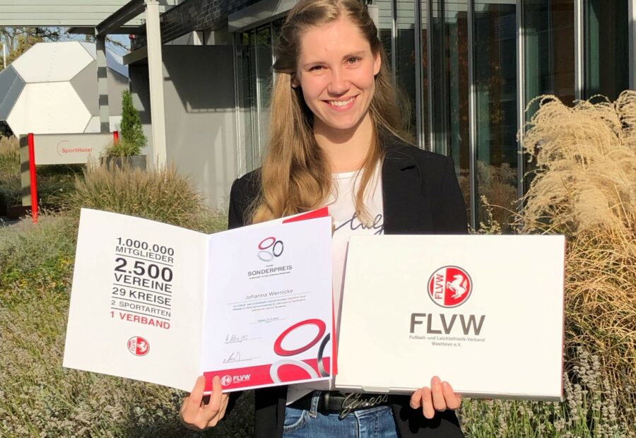MCM Trainerin Johanna Wernicke mit dem Sonderpreis „Corona Heldin im Sport“ in Kaiserau durch den FLVW ausgezeichnet