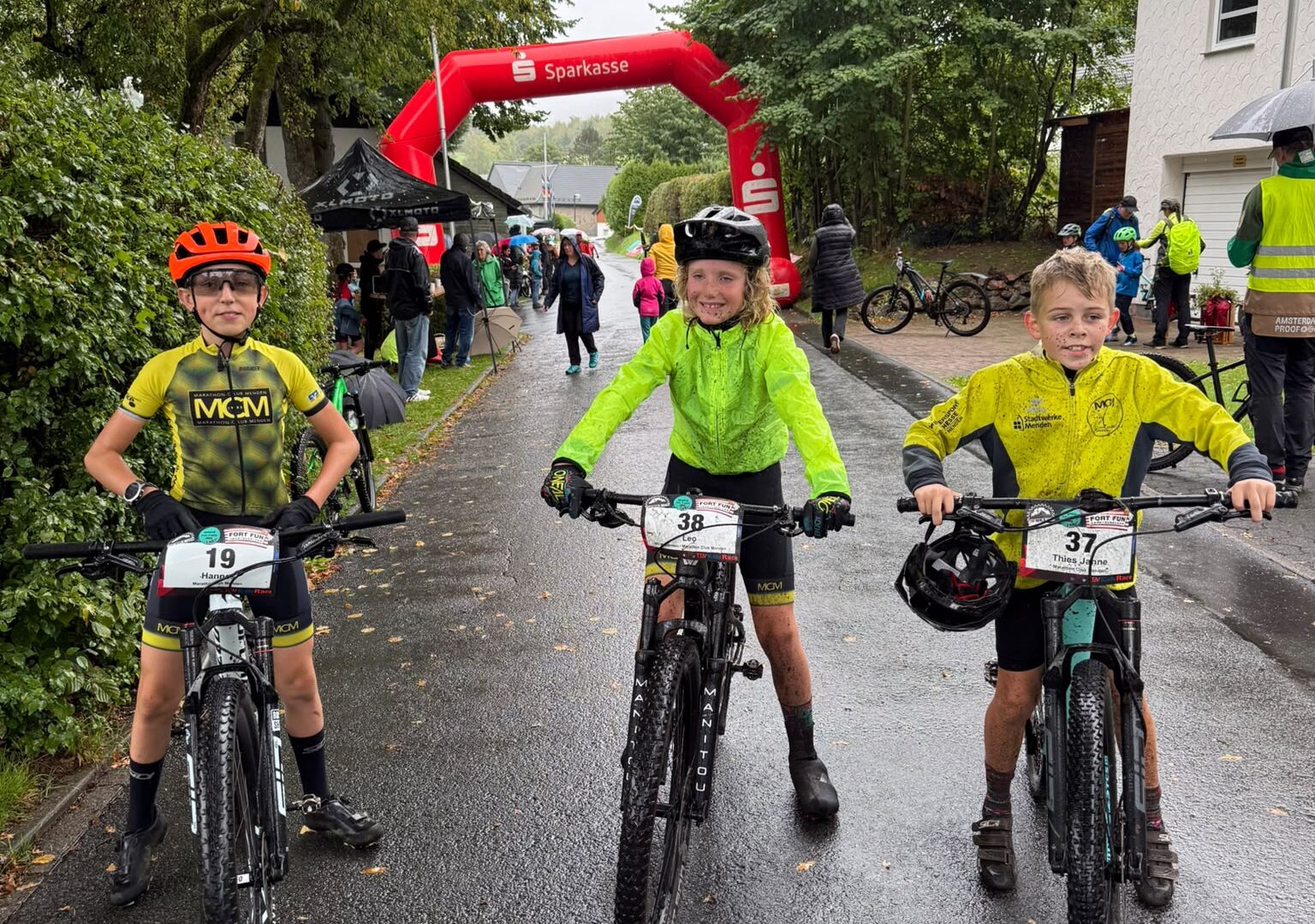 Mendener Mountainbiker feiern starken Abschluss der REMBE Bike Trophy