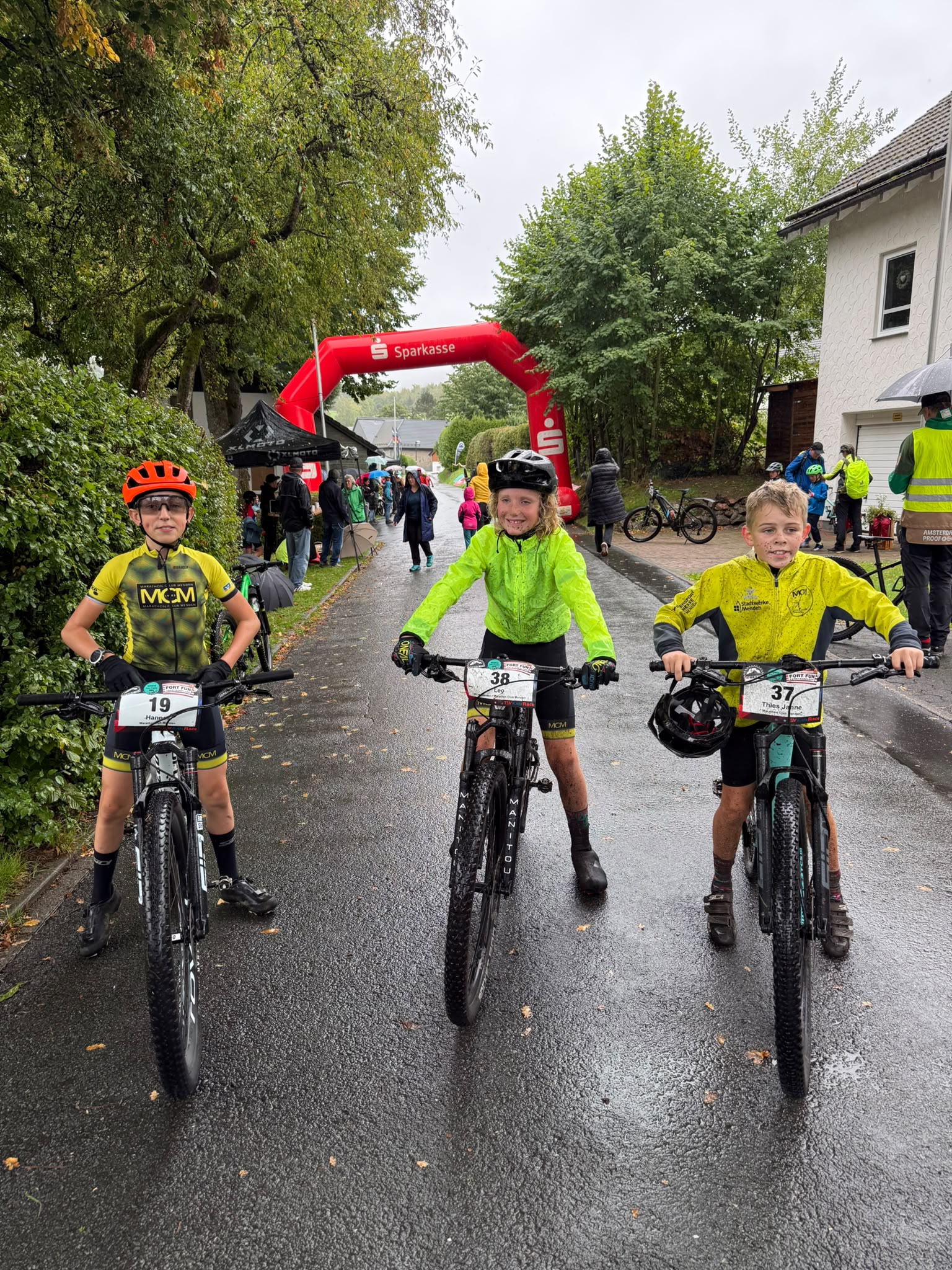 Mendener Mountainbiker feiern starken Abschluss der REMBE Bike Trophy